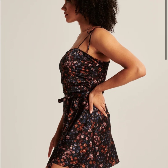 NWT! Abercrombie & Fitch Floral silk skirt - Picture 4 of 12